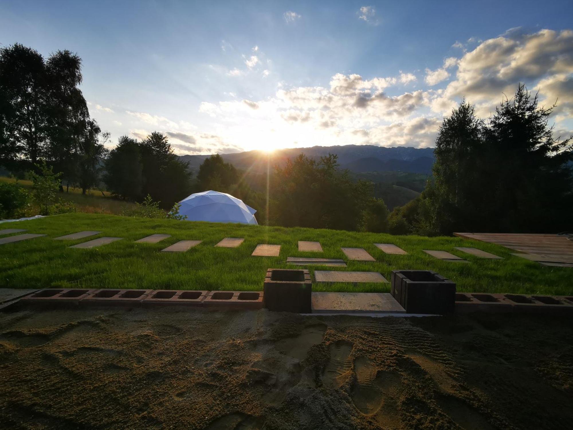 Glamping Zazen Hotel Drumu Carului ภายนอก รูปภาพ